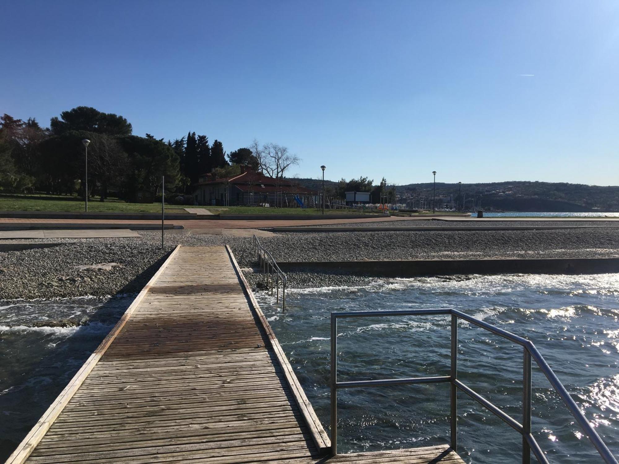 Port Leilighet Izola Eksteriør bilde